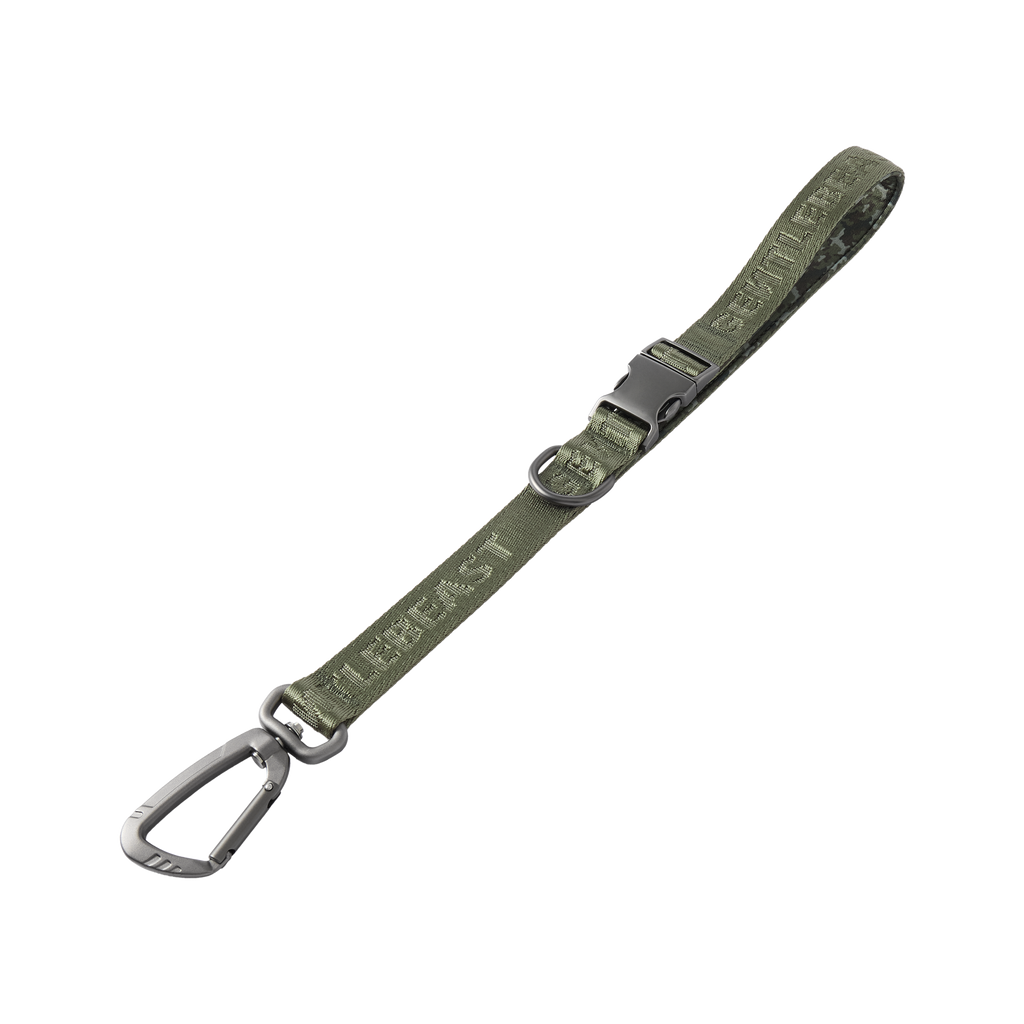 GENTLEBEAST green short leash for dogs, featuring durable material and a comfortable grip, perfect for walks.