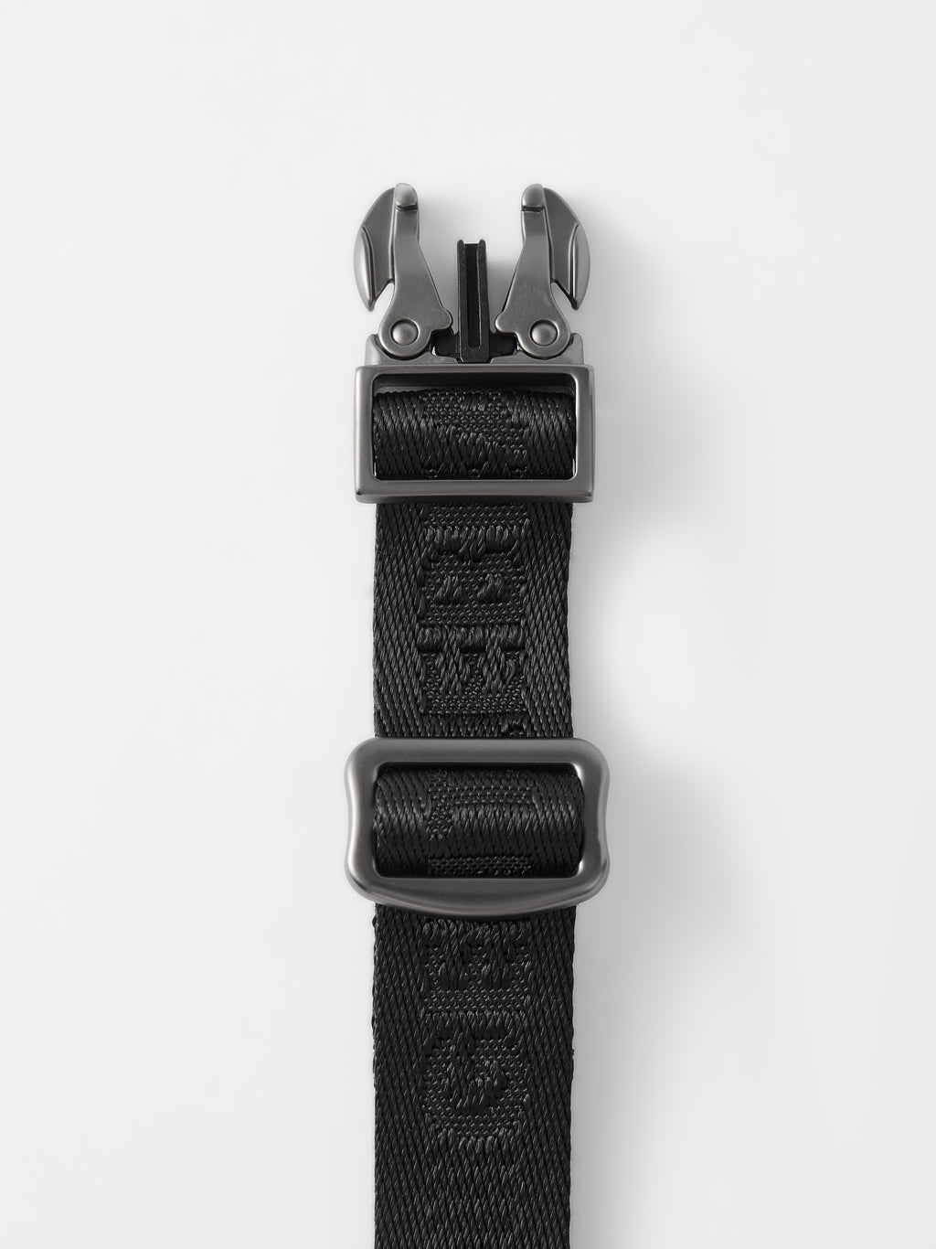 Hands-free dog leash by GENTLEBEAST, featuring adjustable straps and a comfortable design for walking with pets.