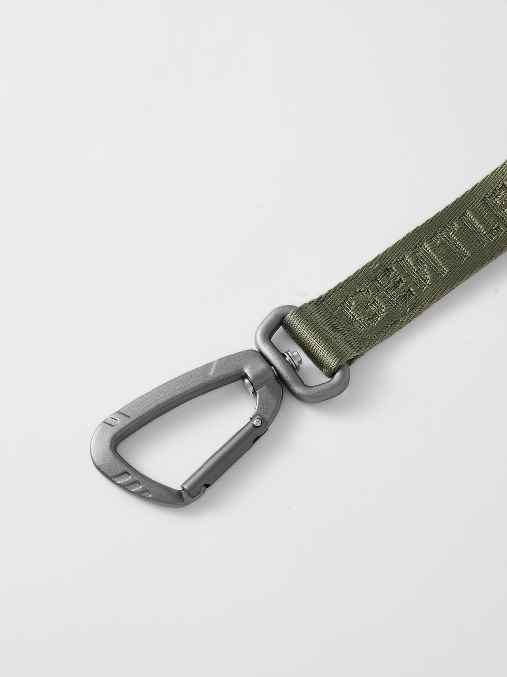 Hands-free dog leash by GENTLEBEAST, featuring adjustable straps and a comfortable design for walking with your pet.