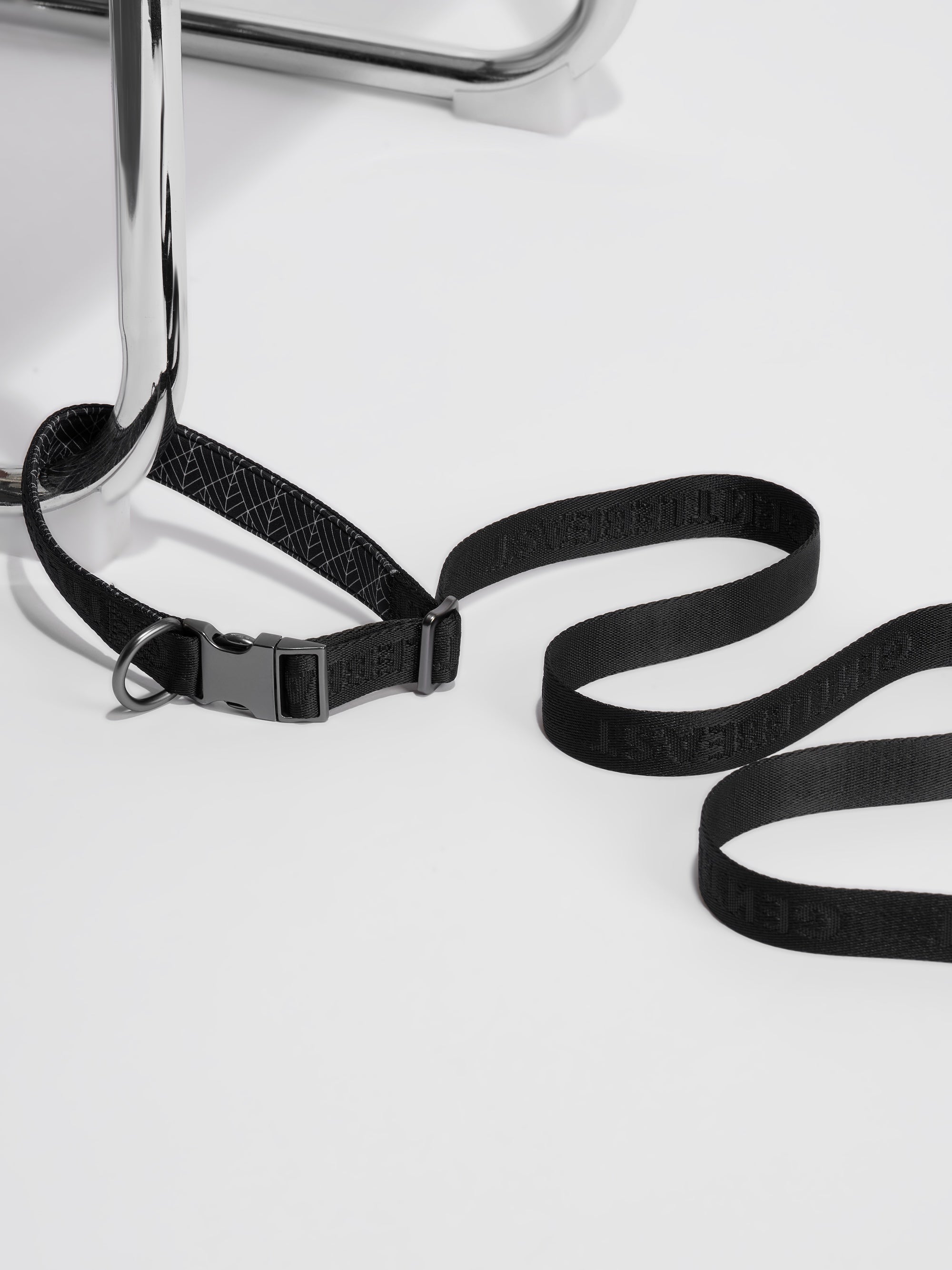 Hands-free dog leash from GENTLEBEAST, featuring adjustable straps and a comfortable grip for easy walking with your pet.