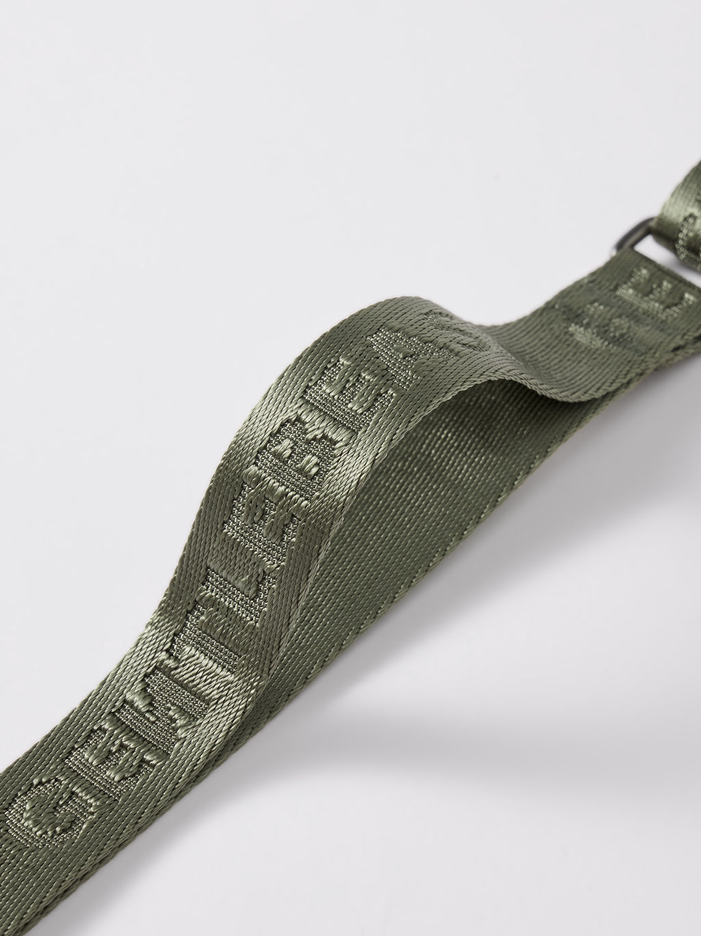 GENTLEBEAST green dog leash displayed on a textured surface, showcasing its sturdy clasp and comfortable grip.