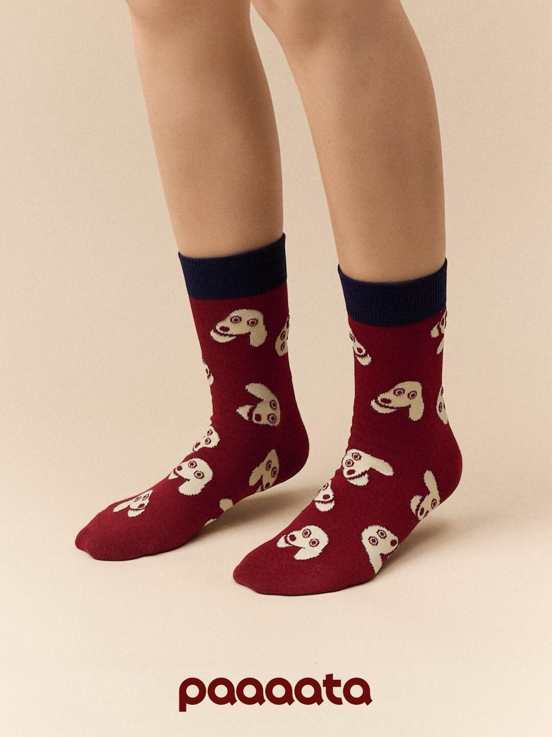 Unisex cotton socks by paaaata featuring a comfortable fit and classic design, shown in a close-up image.