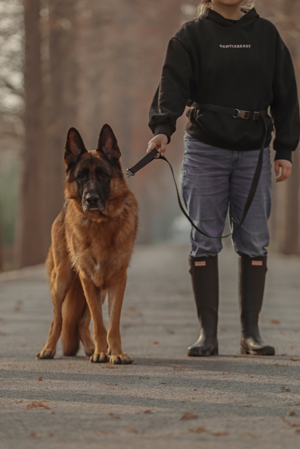 GENTLEBEAST green dog leash displayed on a wooden surface, showcasing its sturdy clip and soft handle design.