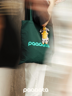 Green bag with a dog toy attached, featuring the brand 'paaaata'.