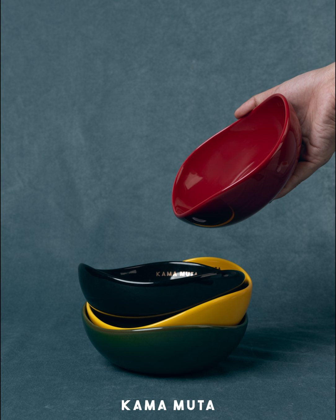 Bean-shaped ceramic pet bowls with smooth underglaze finish, designed for easy stacking and everyday pet feeding.