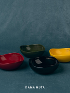 Minimalist ceramic pet bowls in multiple colors, featuring a bean-shaped design for modern dog and cat feeding spaces.
