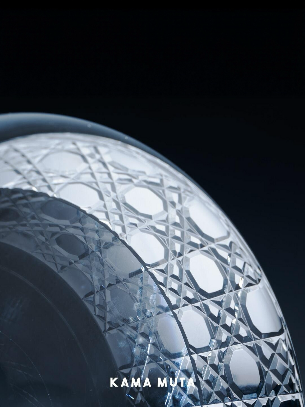Detail of Edo Kiriko–inspired crystal cutting on a luxury crystal pet bowl