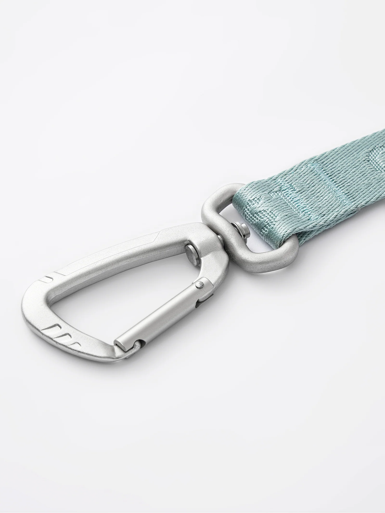 Mint blue GENTLEBEAST dog leash with a sturdy clip, showcasing a soft grip and stylish design against a neutral background.