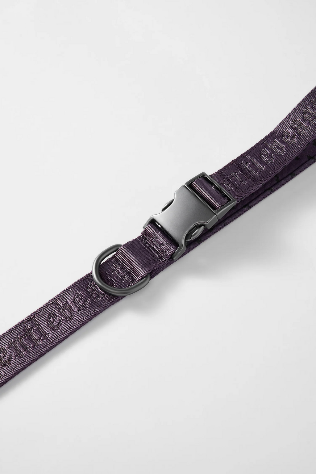 GENTLEBEAST purple short dog leash with sturdy clip and comfortable grip, perfect for daily walks.