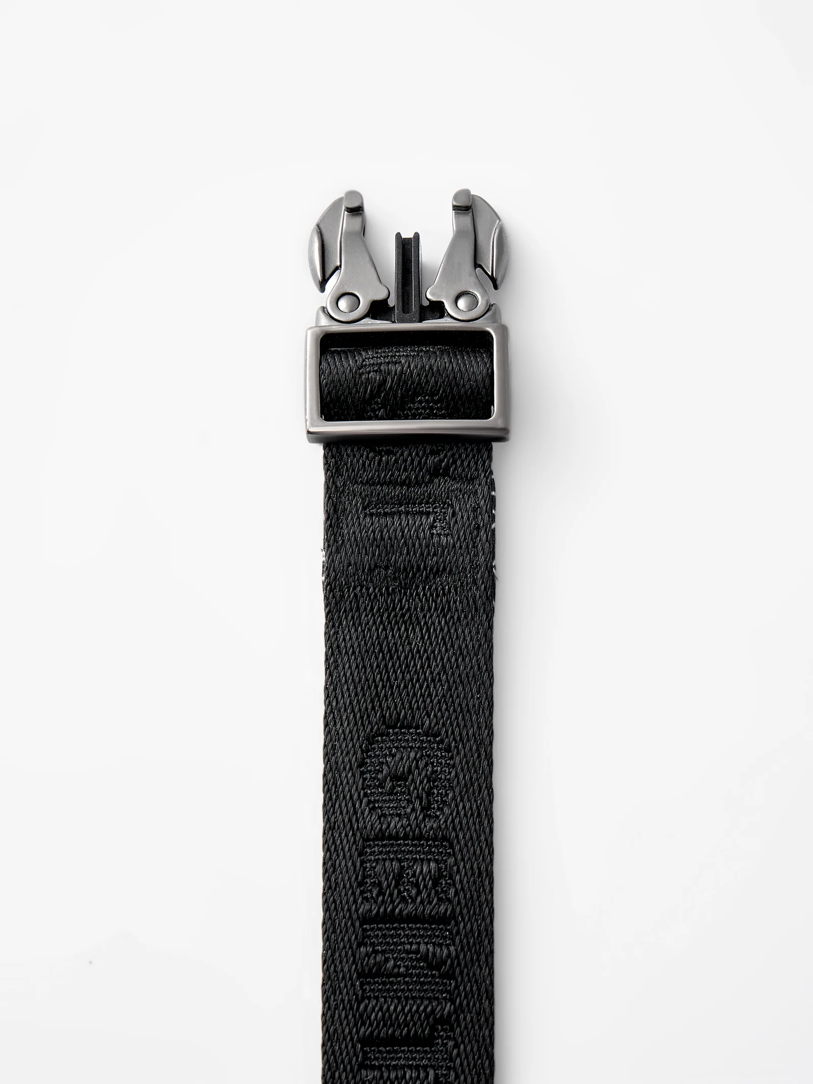 Black short leash for dogs by GENTLEBEAST, featuring a sturdy handle and durable clip for secure walks.