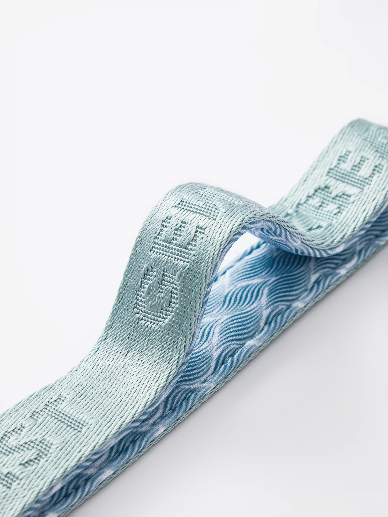 Mint blue dog leash by GENTLEBEAST, featuring a durable clasp and soft grip handle, perfect for daily walks.