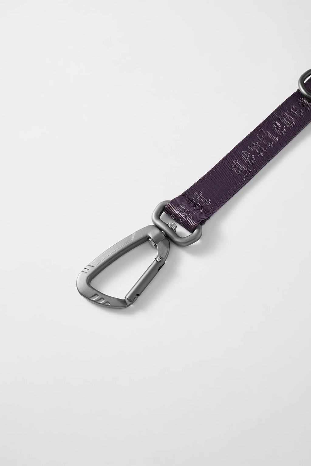 GENTLEBEAST purple short leash for dogs displayed on a white background, showcasing its durable material and design.