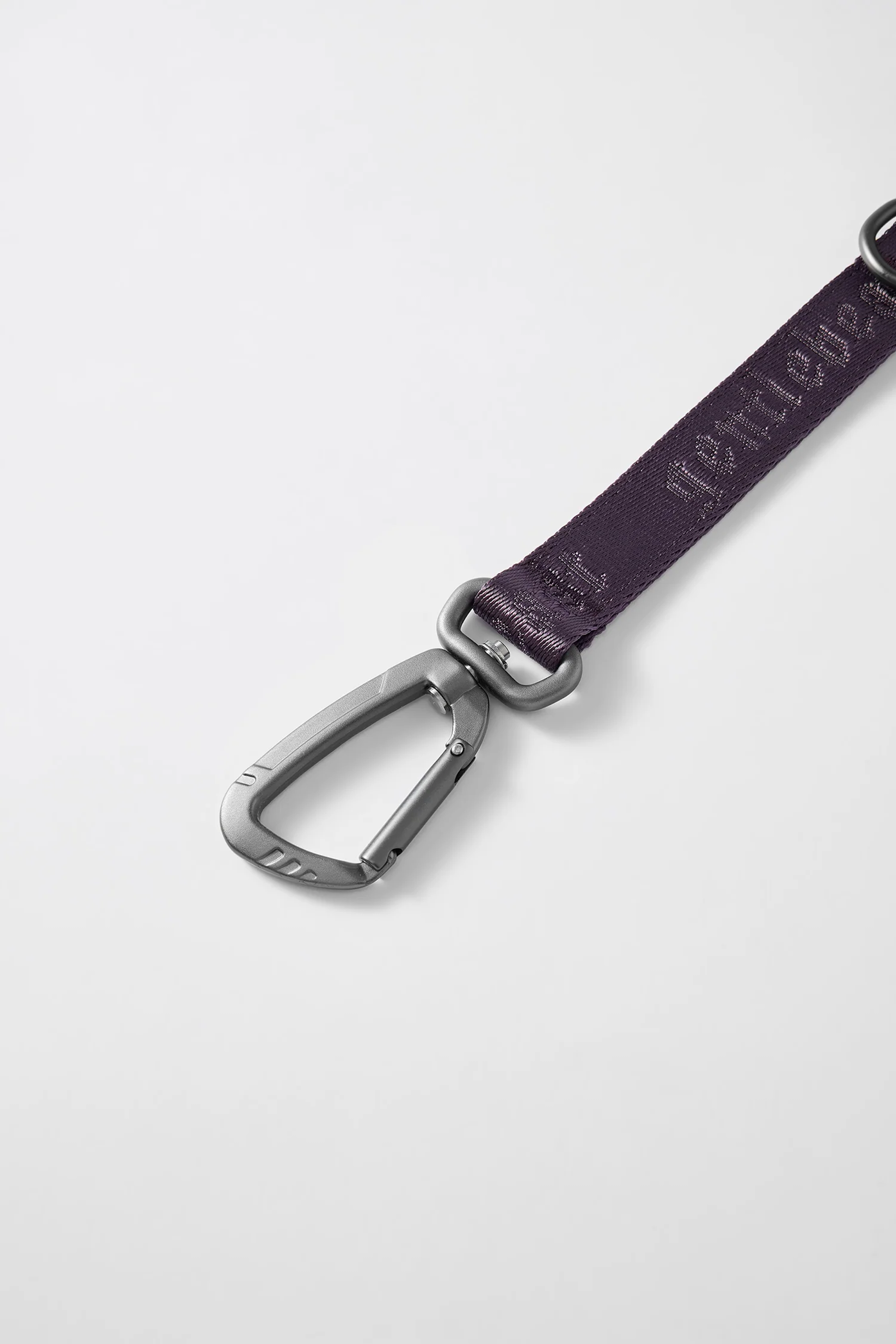 GENTLEBEAST purple short leash for dogs displayed on a white background, showcasing its durable material and design.