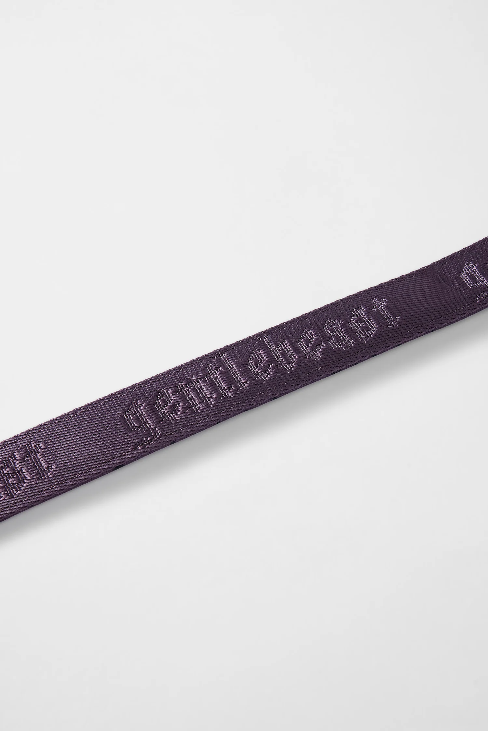 Purple short leash for dogs by GENTLEBEAST, featuring a sturdy clip and comfortable grip for easy handling.