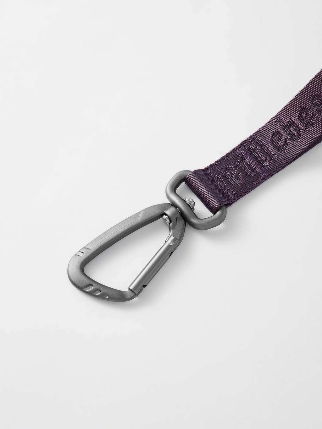 Hands-free dog leash by GENTLEBEAST, featuring adjustable straps and a secure clip for comfortable walking with pets.