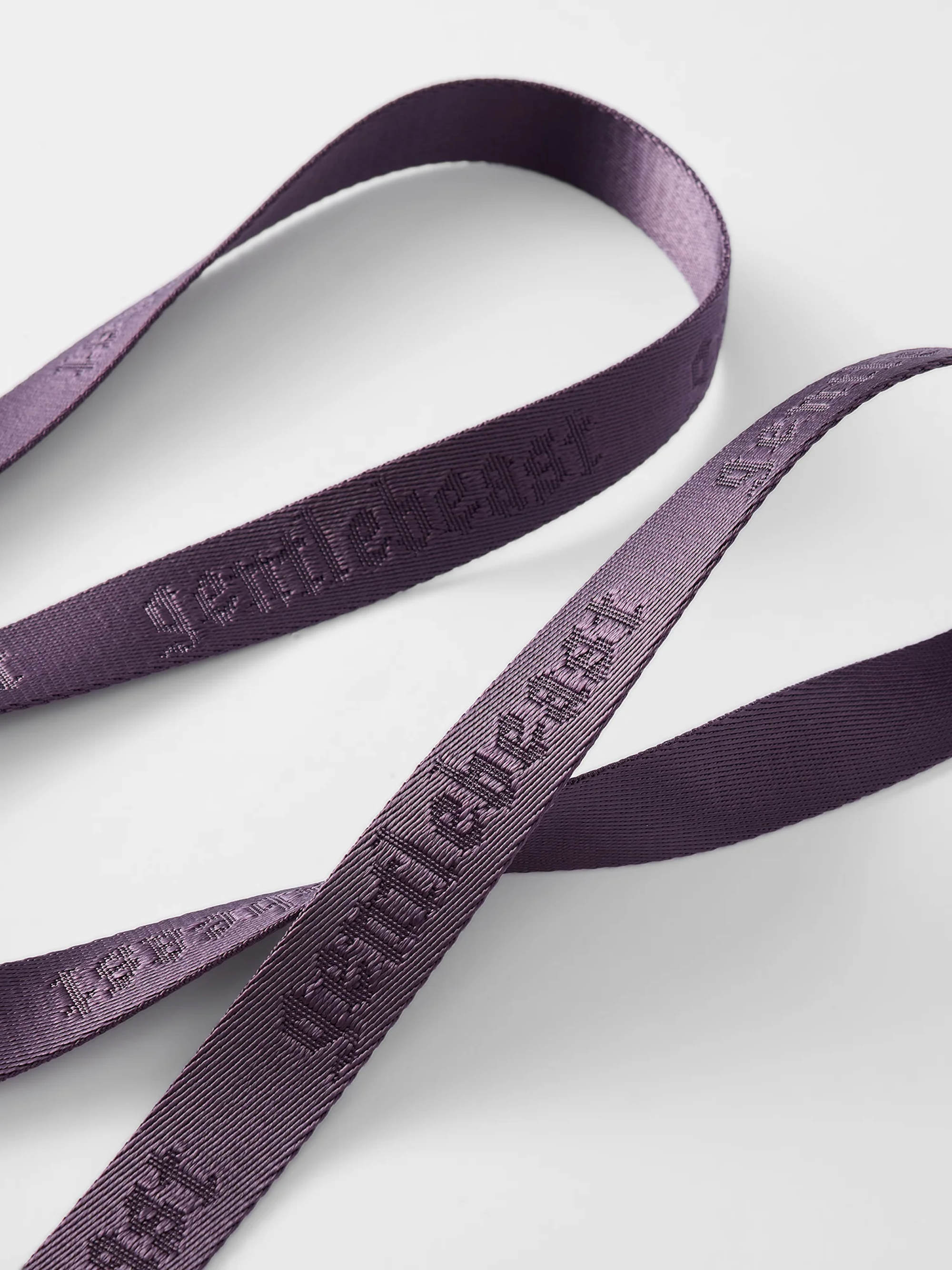 Hands-free dog leash by GENTLEBEAST, featuring adjustable waist strap and durable clip for secure pet control.