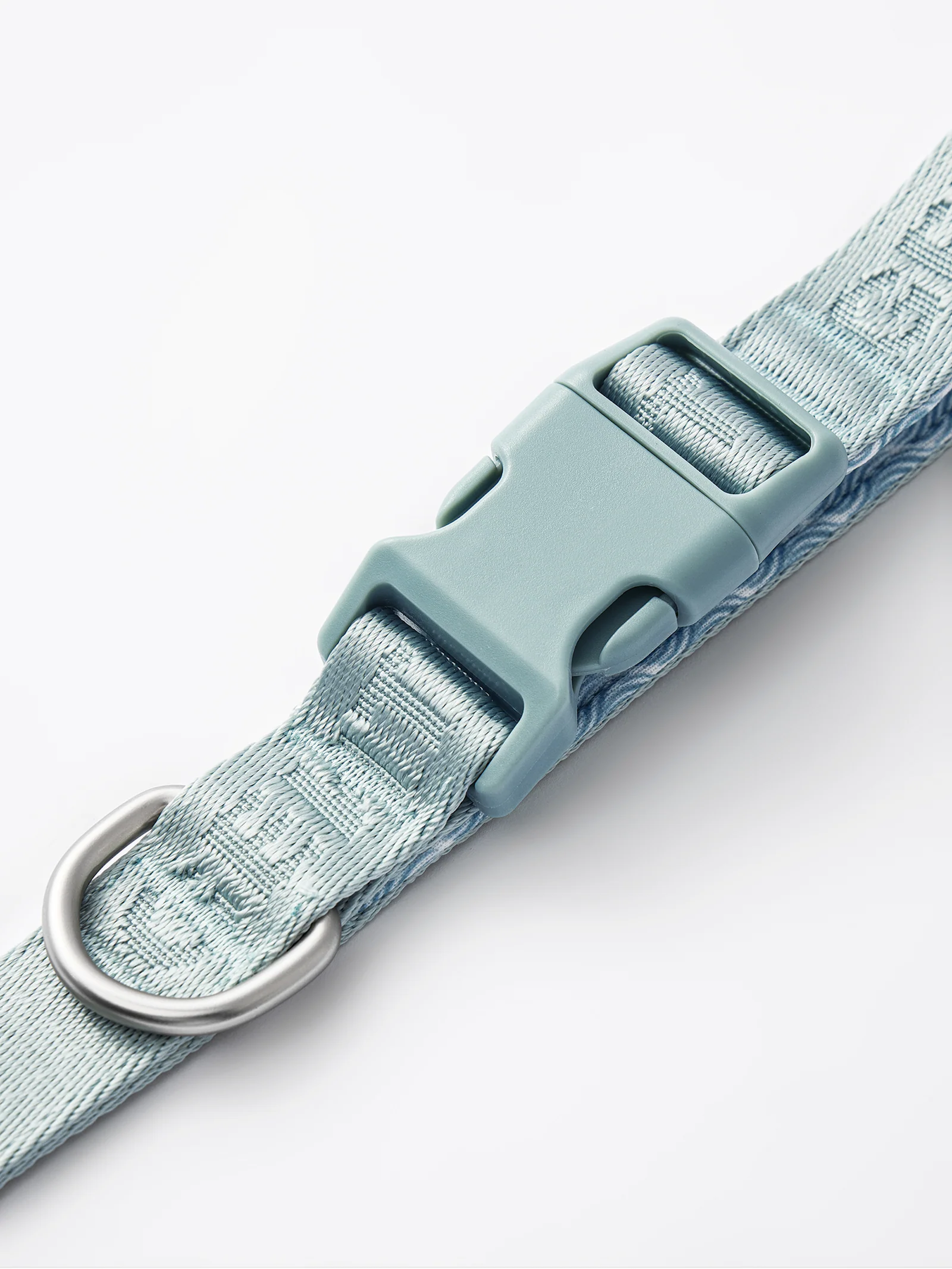 Mint blue short dog leash by GENTLEBEAST, featuring a sturdy clip and soft handle for comfortable walks.