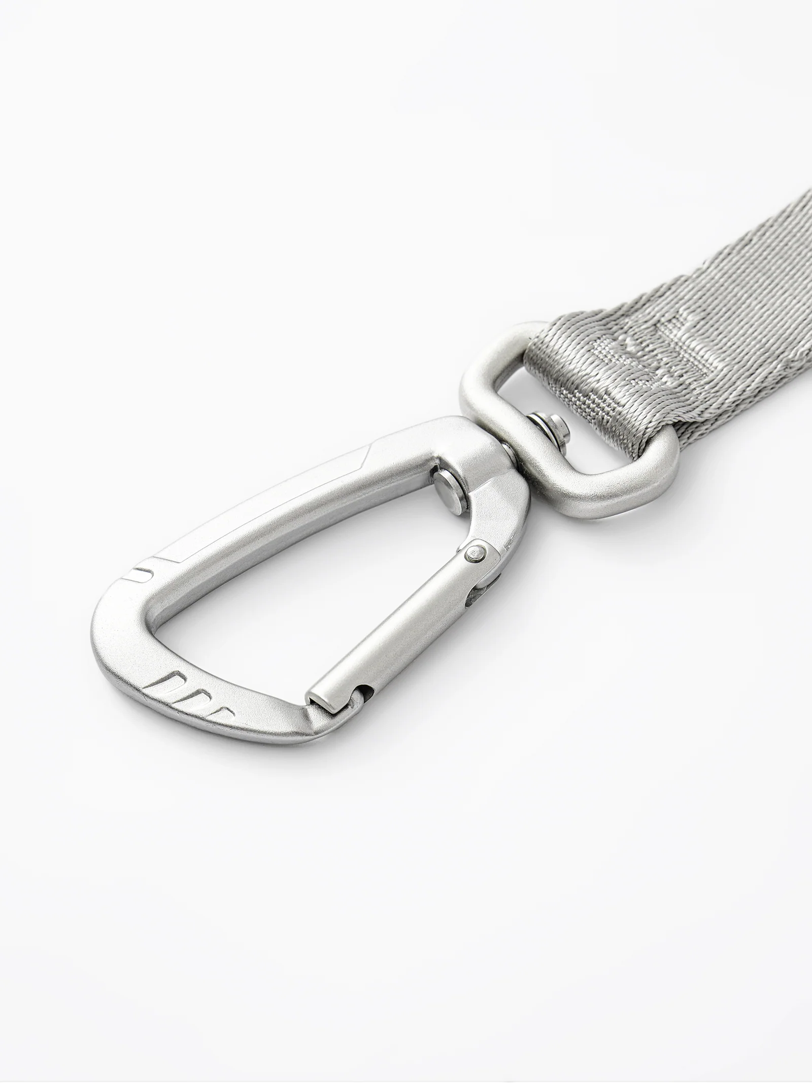 GENTLEBEAST silver short dog leash displayed against a neutral background, showcasing its durable material and clip.