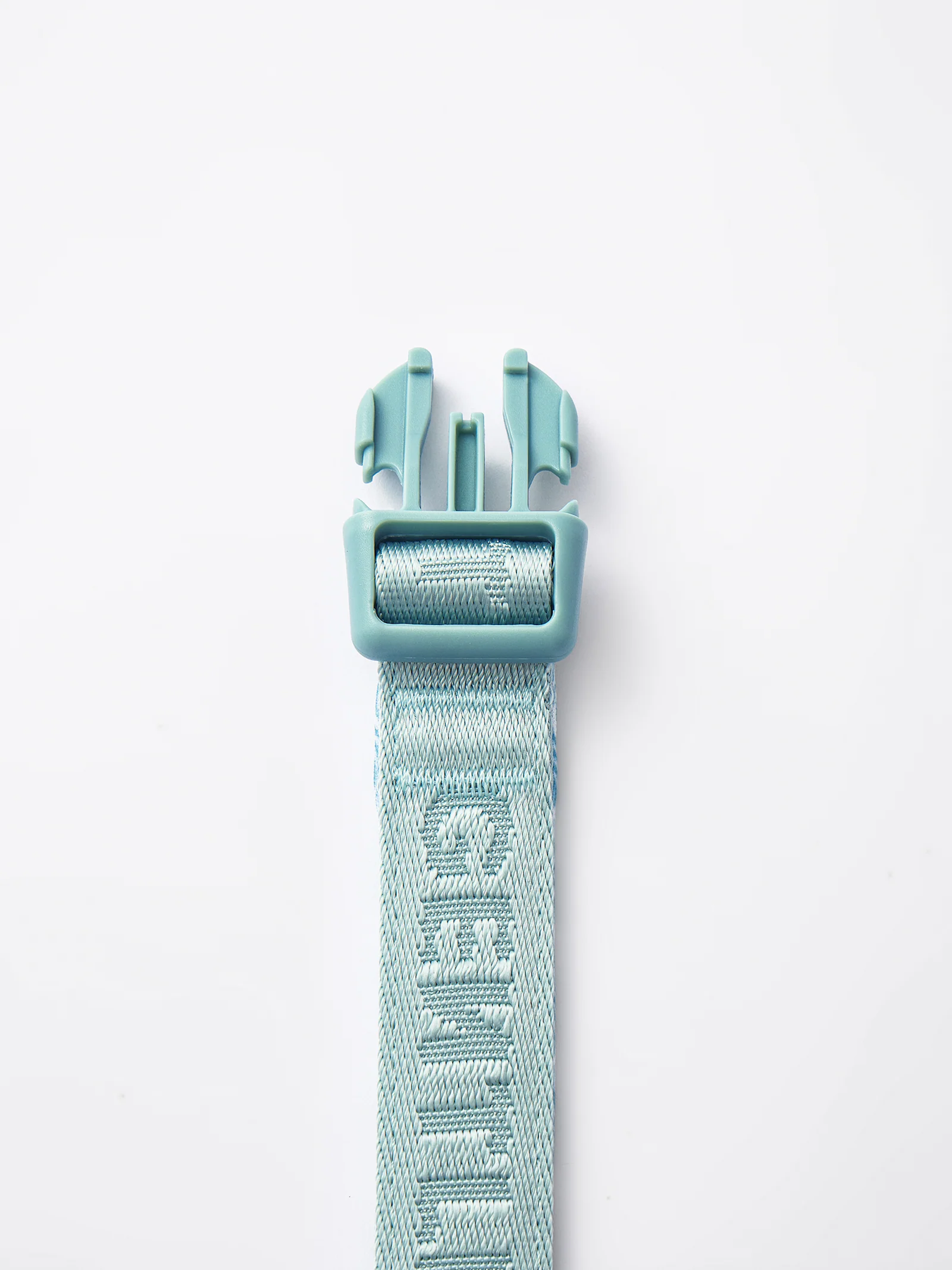 Mint blue short dog leash by GENTLEBEAST, featuring a sturdy handle and durable clasp for safe walks.
