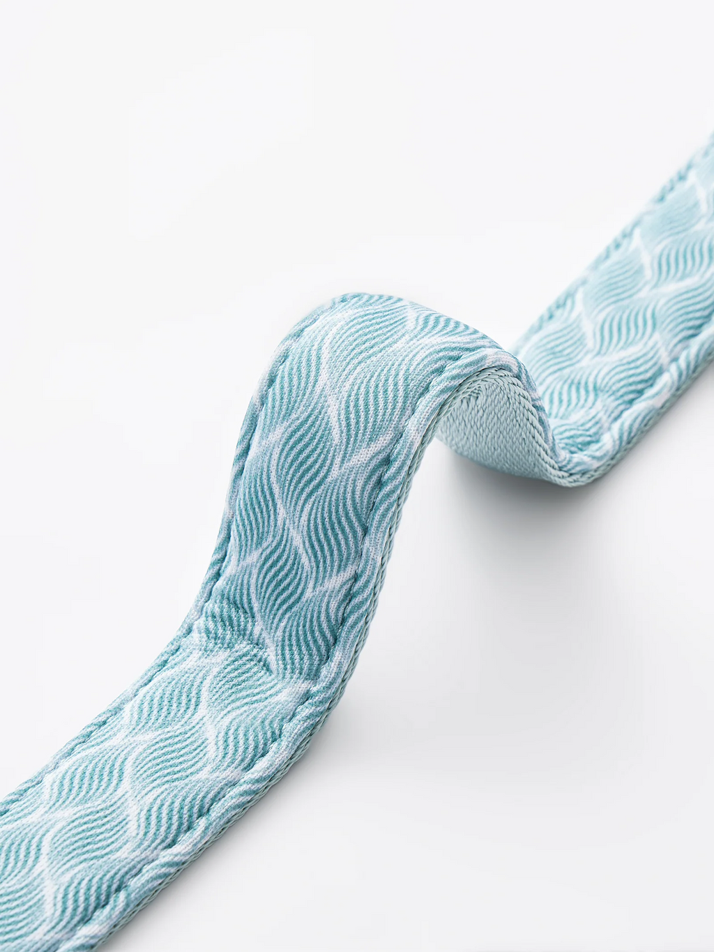 Mint blue short leash for dogs by GENTLEBEAST, featuring a durable design and comfortable grip.