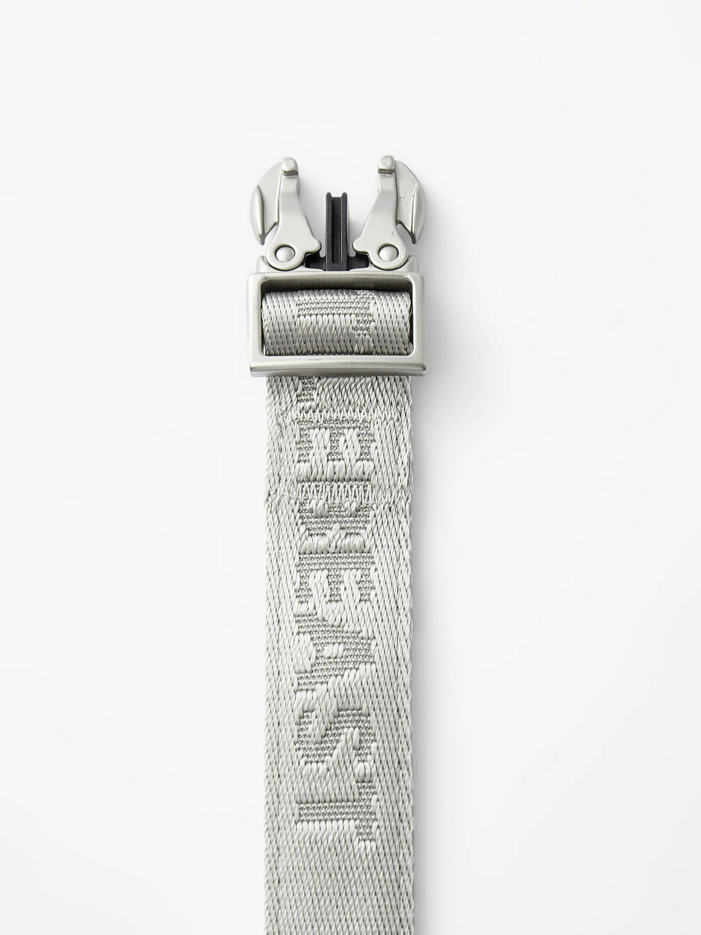Short silver dog leash by GENTLEBEAST, featuring a sturdy clip and comfortable grip for daily walks.